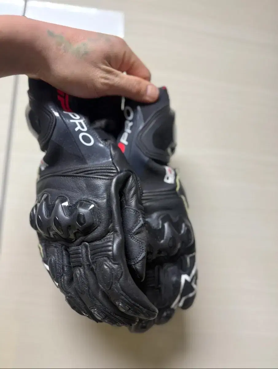 GP PRO V4 GLOVES - BLACK 알파인스타 롱글러브